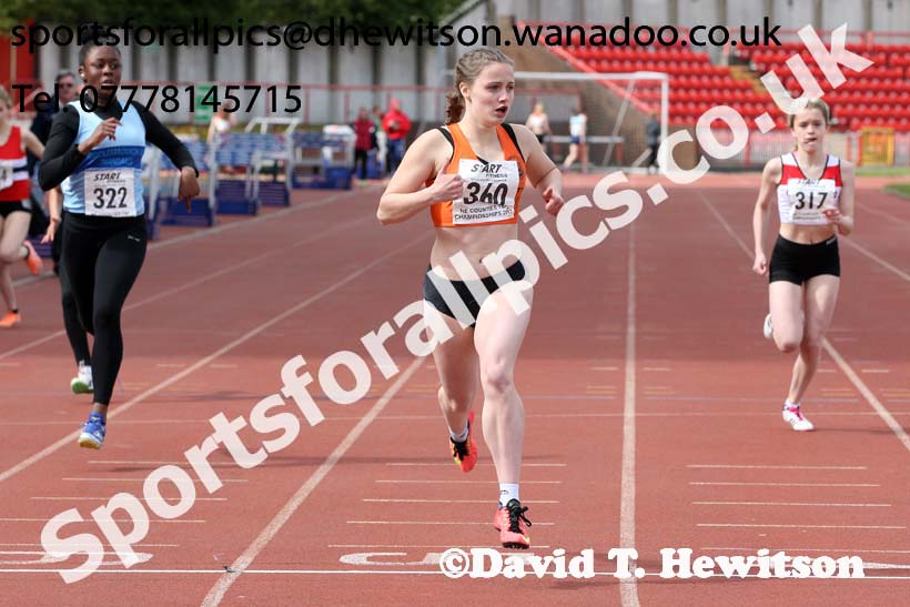 Girls under-15s 200 metres, North Eastern Champs, Gateshead Stadium. Photo: David T. Hewitson/Sports for All Pics